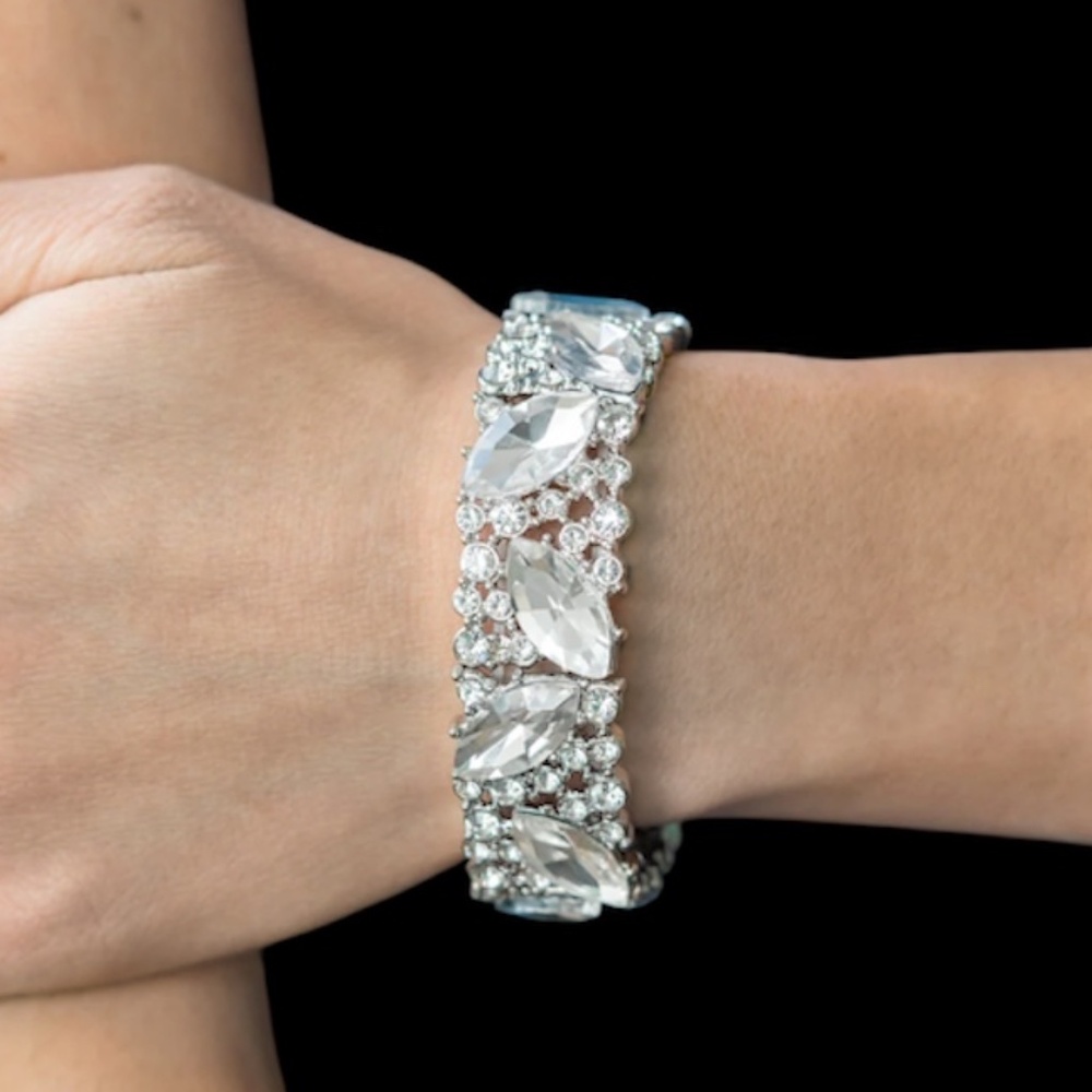 Paparazzi Full Body Chills Rhinestone Stretchy Bracelet